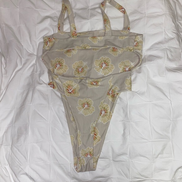 Benoa Swim Yellow Hapa Utopia One-piece Small - Picture 2 of 3